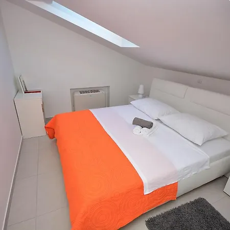 3 With The Private Jacuzzi